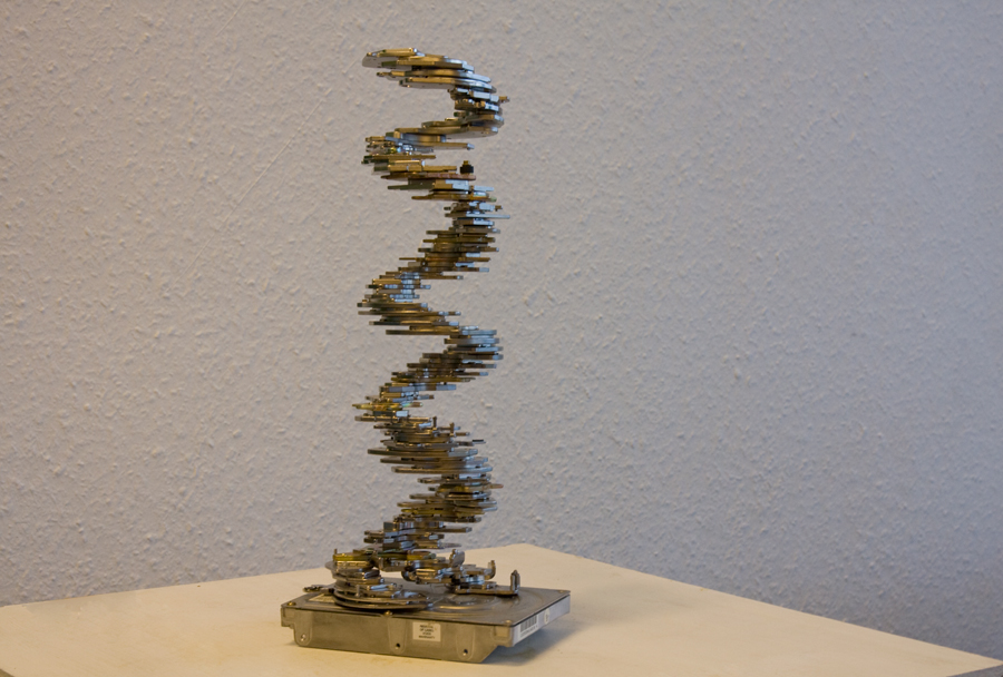 Zum Himmel sie streben - Neodym contemporary sculpture by Dominik Jais
