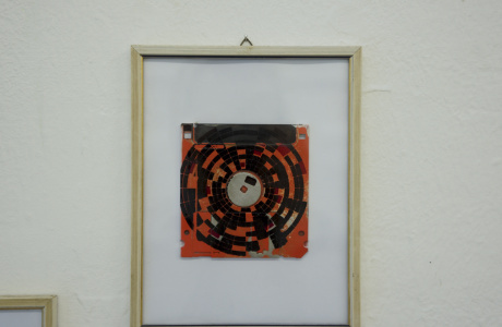 Silk screening on floppy disks - Circles by Dominik Jais