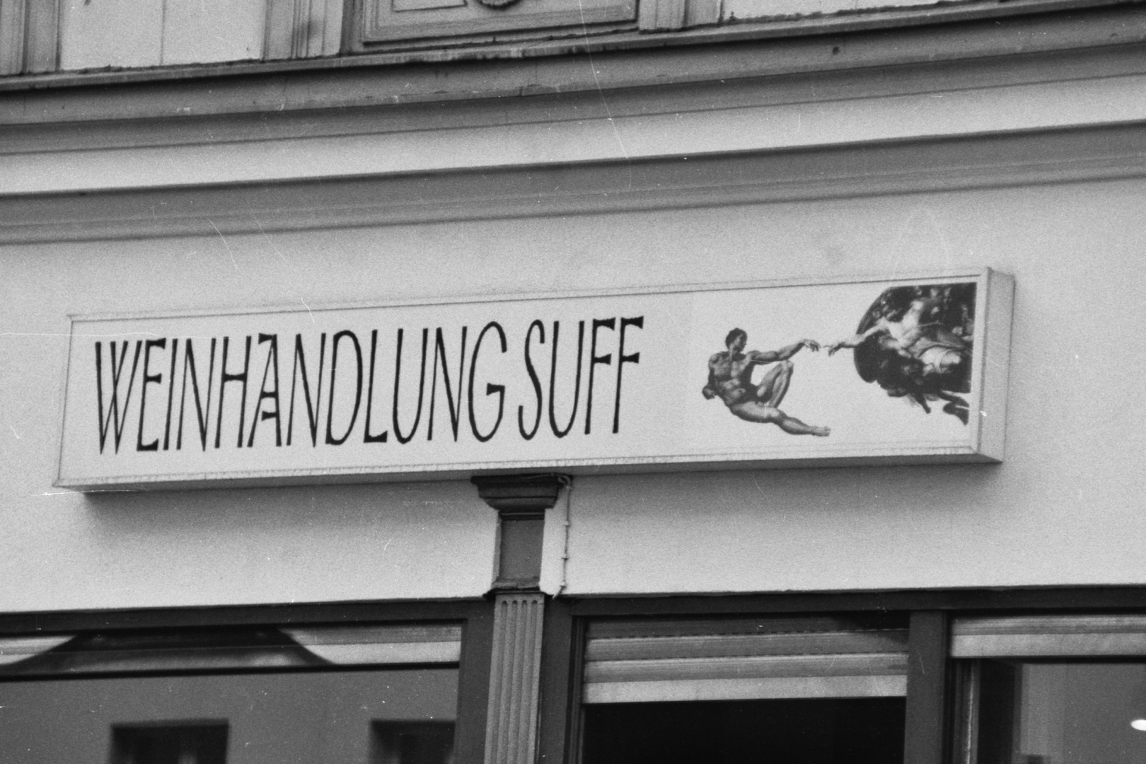 Sign of the Weinhandlung "Suff", Berlin