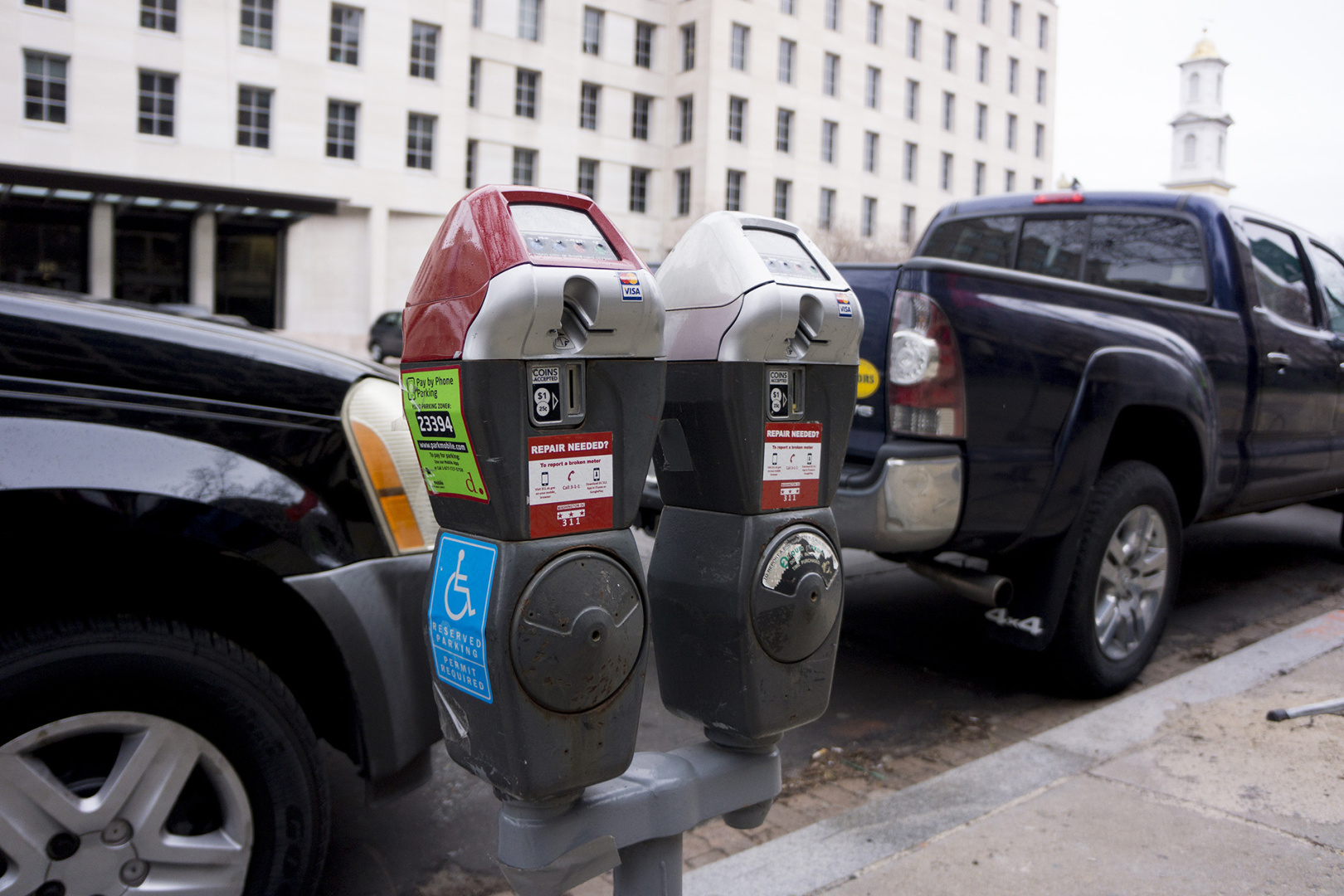 A parking meter that takes credit cards